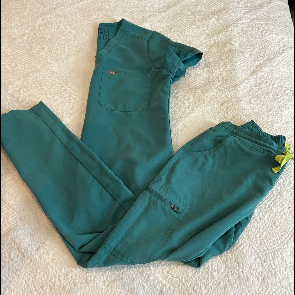 Womens fig scrubs. Marine  yola pants size xs and marine Catarina top xs